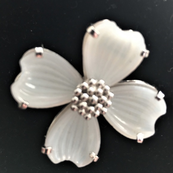 Dogwood Brooch - Picture 1 of 2